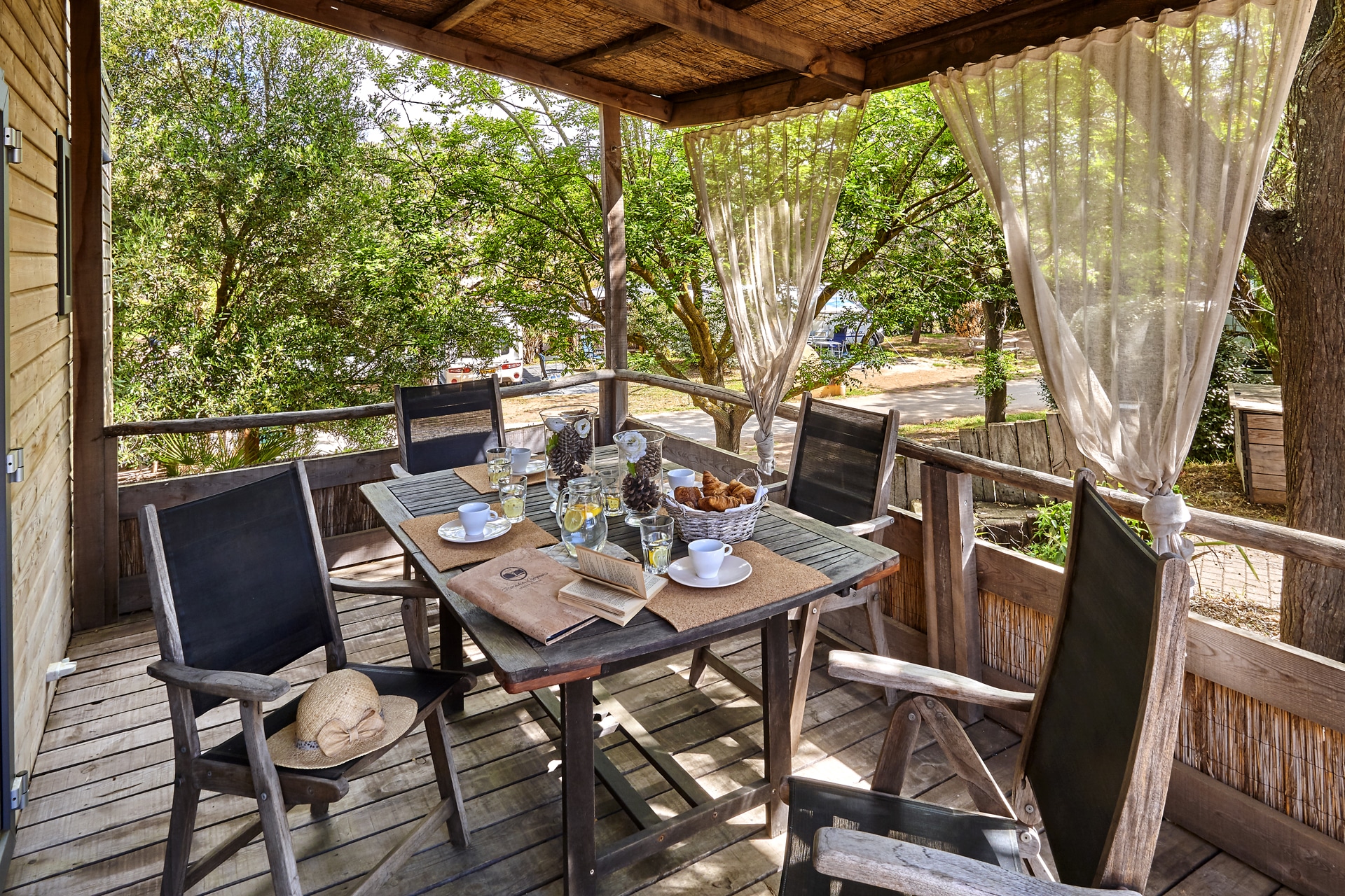 Camping Le Paradis Des Campeurs : L32 Terrasse 1920x1000