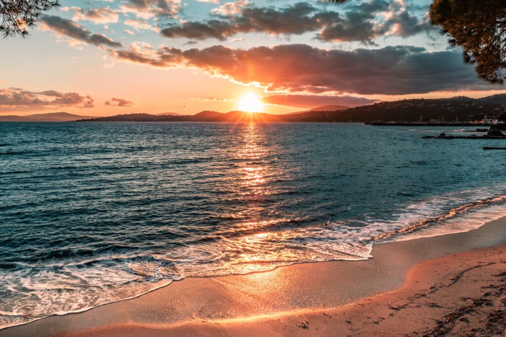 Camping Le Paradis Des Campeurs : Les Issambres Sunset