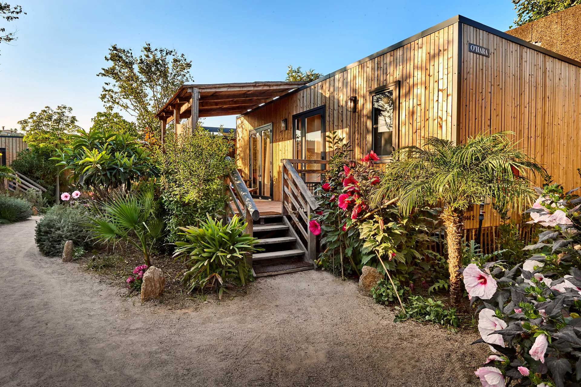 Camping Le Paradis Des Campeurs : Mobil Home Fleuri